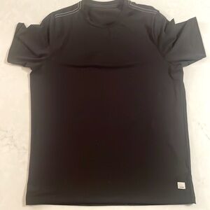 Black Vuori Men’s small t shirt